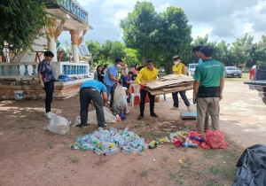 ออกรับ- ซื้อขยะตามโครงการธนาคารขยะองค์การบริหารส่วนตำบลเมืองใหม่ ณ วัดวิเศษมงคล บ้านหนองทุ่งมน หมู่ 3 ตำบลเมืองใหม่